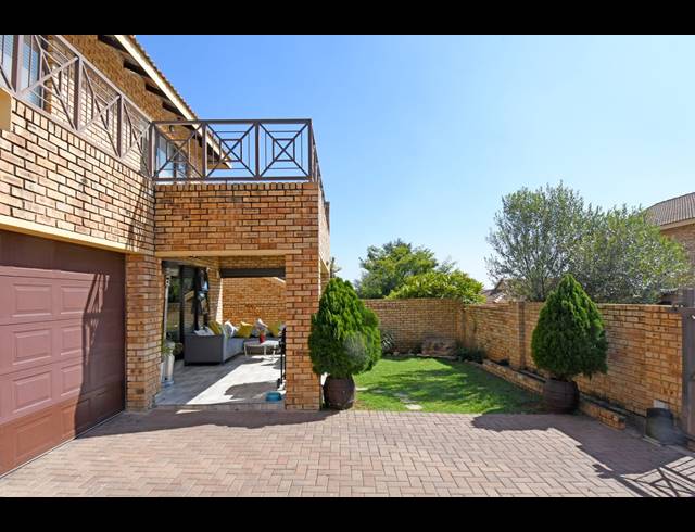 3 BEDROOM HOUSE FOR SALE IN NORTH RIDING